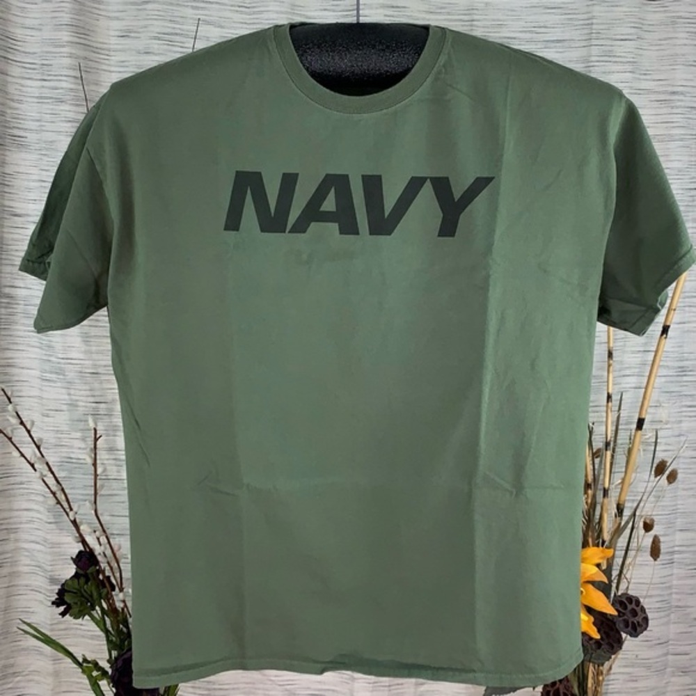 Gildan NWOT “NAVY” olive drab green short sleeve tee shirt.